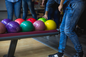 bowling-party-group-addison